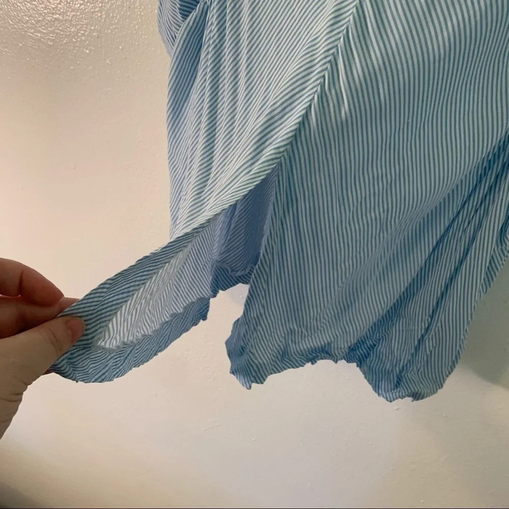 Zara Womens Sz Small Short Puff Sleeve Blouse Light Blue White Stripes Slit Back